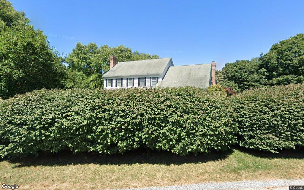 $930K, single-family house at 4041 Holly Knoll Drive