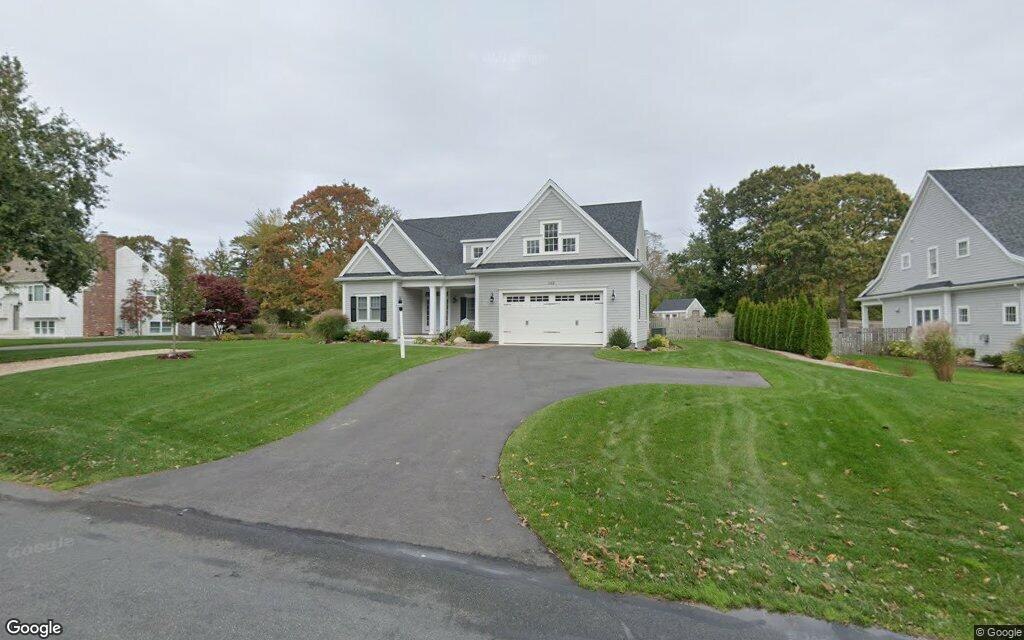 $2.5 million, single-family house at 142 Nobscussett Road